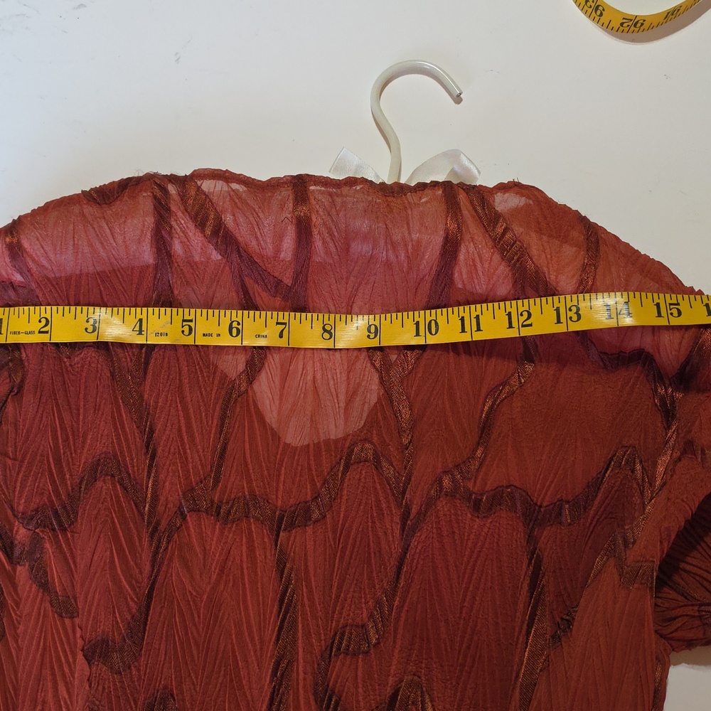 Beautiful top w fun bell sleeve top - Picture 6 of 9